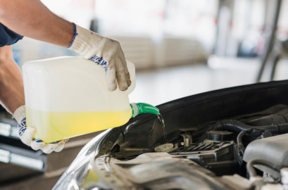 Почему уходит антифриз из расширительного бачка?